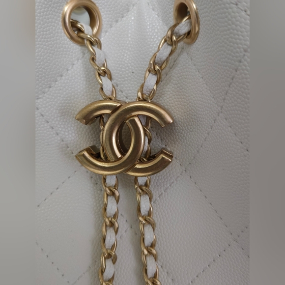 New White Quilted C25 Style Bag - Picture 2 of 10